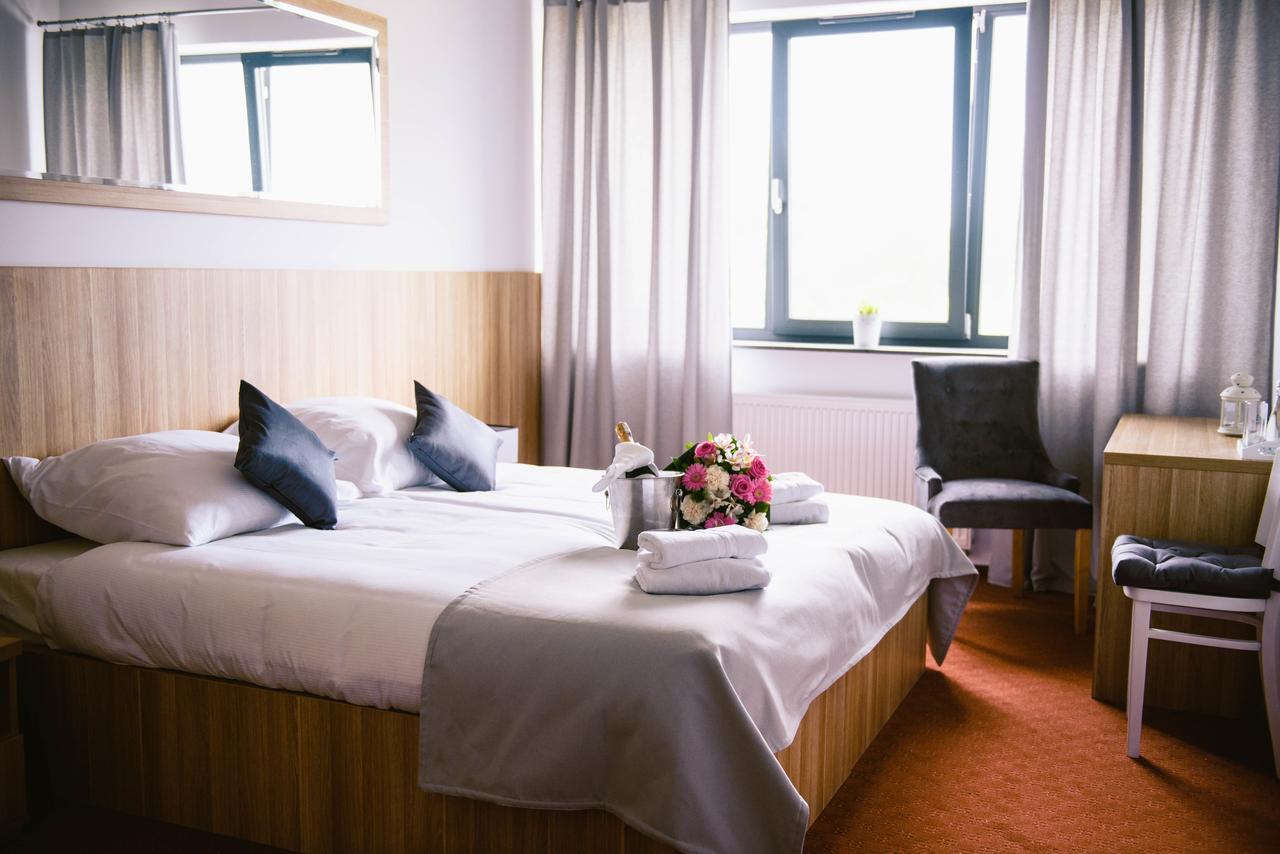 Hotel Turkovia Turek Extérieur photo